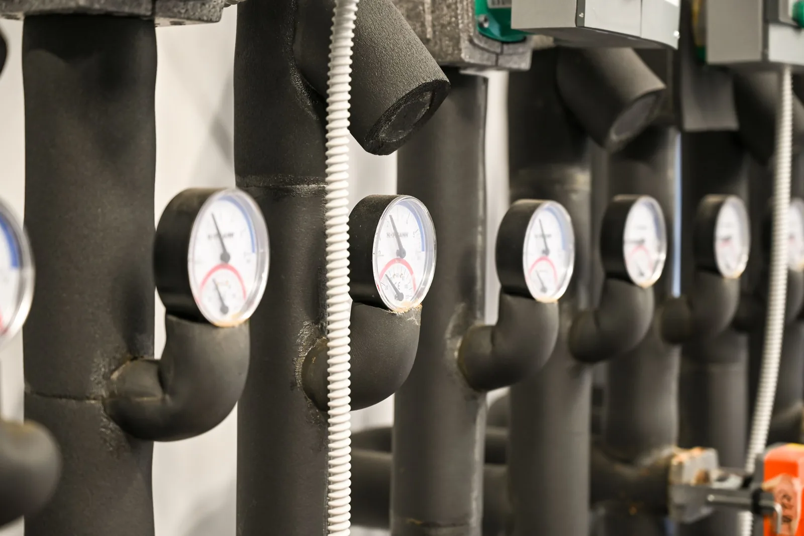 Insulated piping with gauges